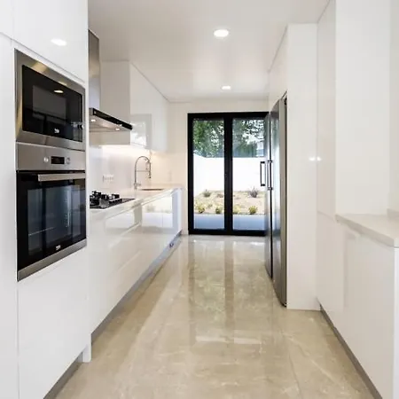 Βίλα Center Caparica House - Pool - 3min *